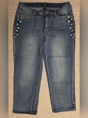 Earl Jeans Cropped Jeans with White Floral Embroidery Size 14